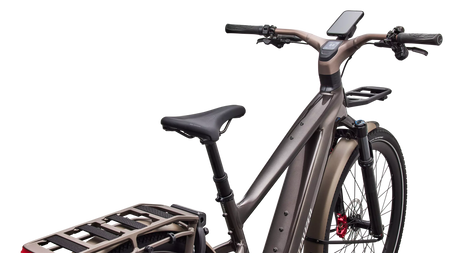 Turbo Vado 3 6.0 Gloss Warm Smoke Metallic / Satin Brushed Chrome – Cockpit aus Fahrerperspektive