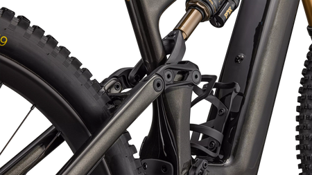 Turbo Levo 4 Pro Gloss Metallic Obsidian / Burnt Gold Metallic – Hinterbau-Detail