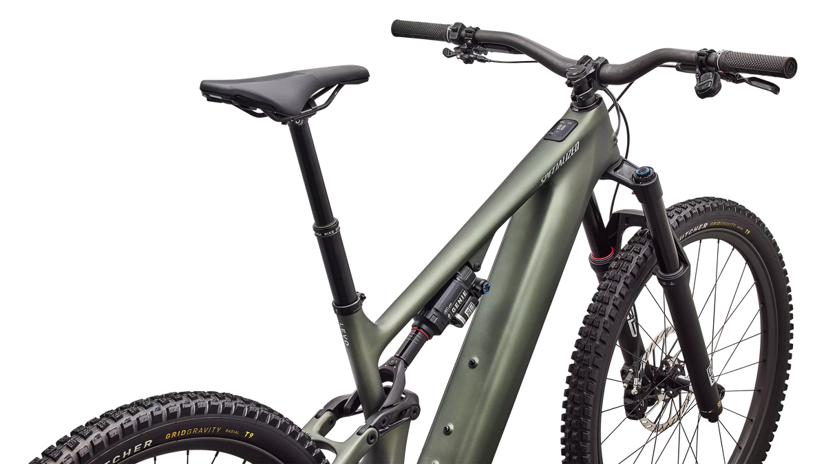 Turbo Levo 4 Pro Satin Bottle Green / Silver Dust – Cockpit aus Fahrerperspektive