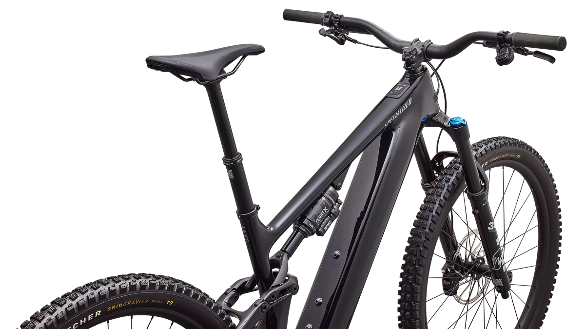 Turbo Levo 4 Comp Gloss Black / Cool Grey – Cockpit aus Fahrerperspektive