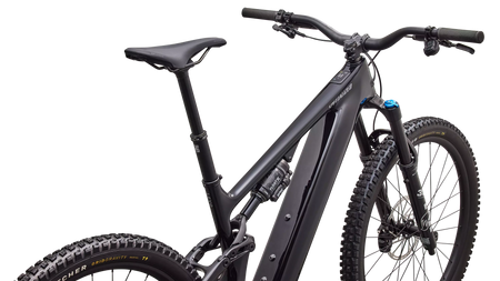 Turbo Levo 4 Comp Gloss Black / Cool Grey – Cockpit aus Fahrerperspektive
