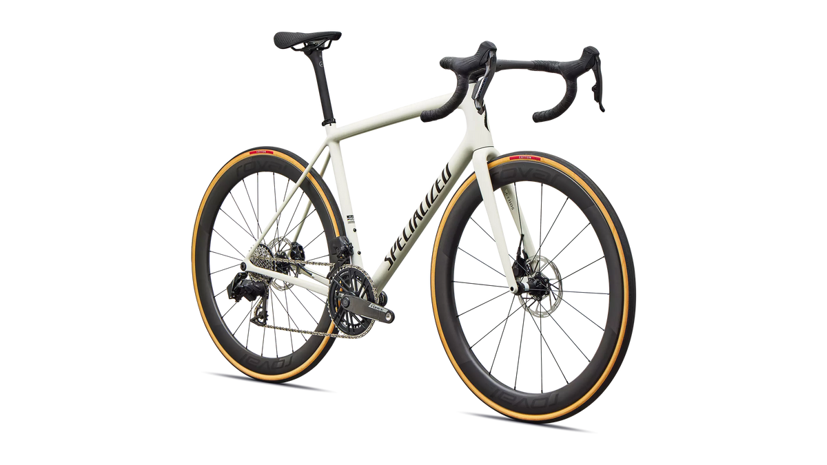 Aethos 2 Pro Birch / Stallion Metallic – Schrägansicht vorne